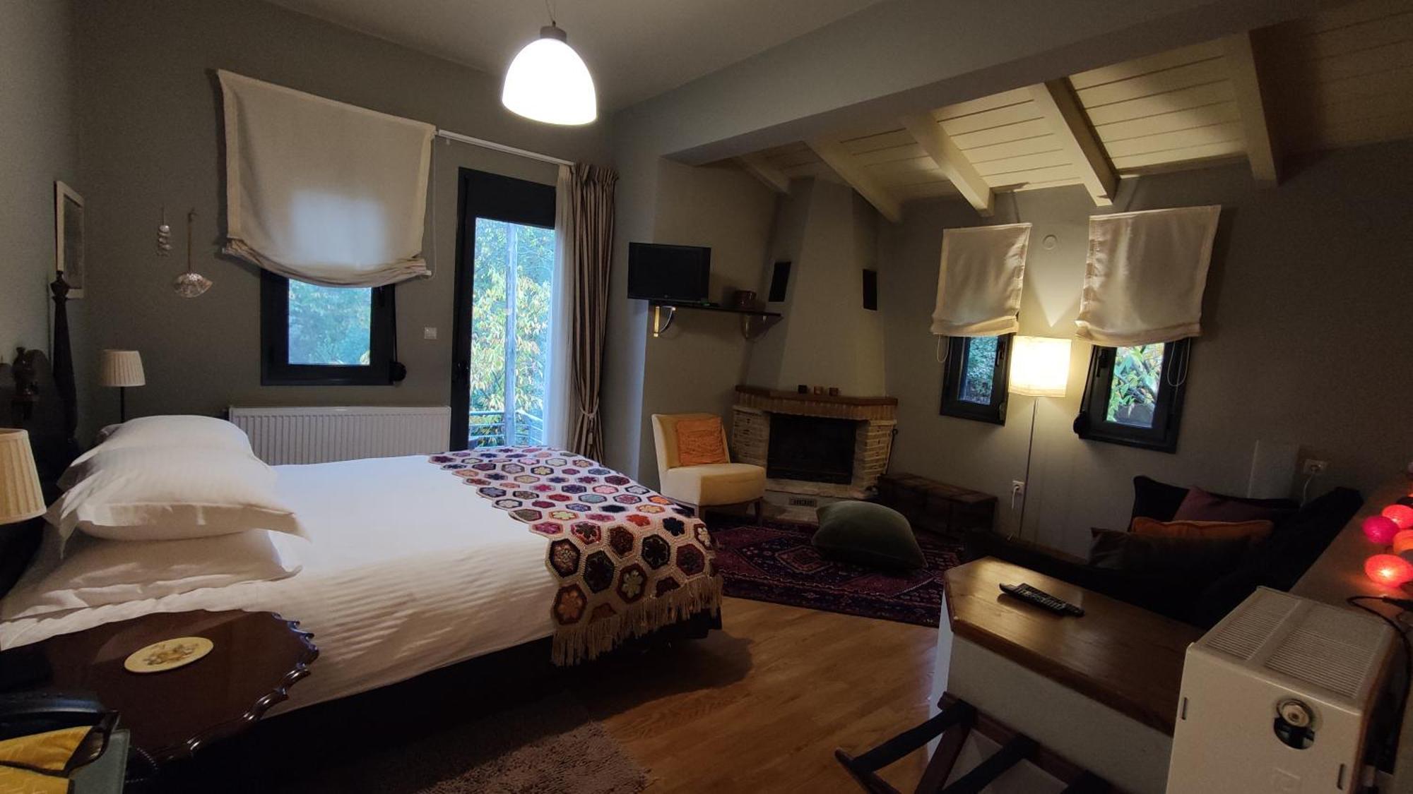 Astra Hotel Kastanéa Chambre photo